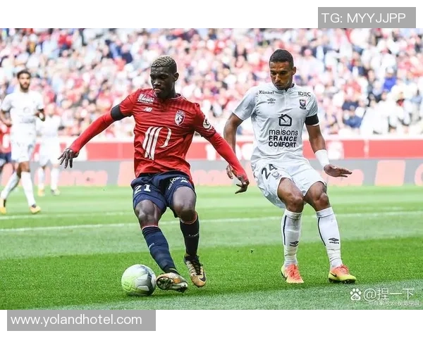 卡昂与伊天的激烈对决展现足球魅力与战术智慧的巅峰较量